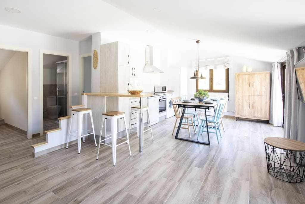 Villarroya de los Pinares Apartamento Creativo Villa Rubei מראה חיצוני תמונה